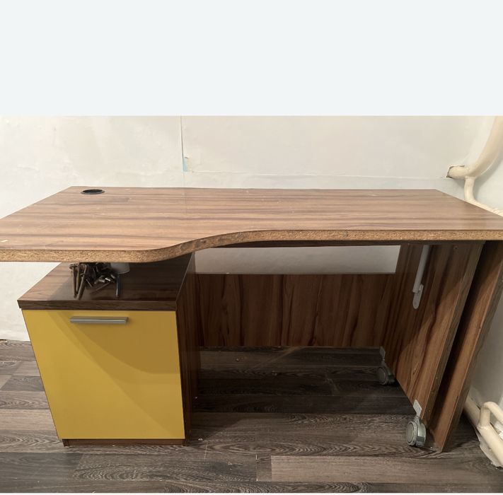 Стол кровать с матрасом