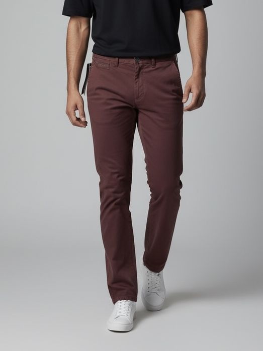 Pantaloni chino noi cu eticheta