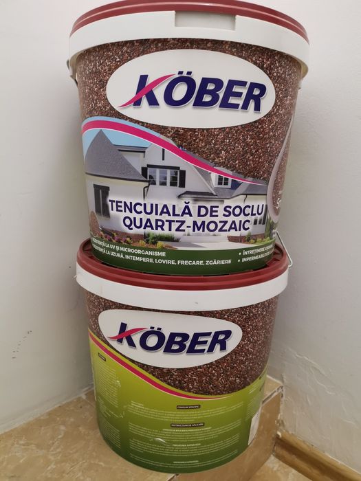 Tencuială mozaicată de soclu.