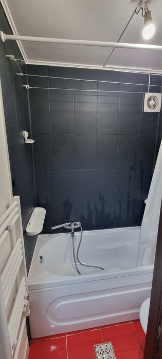 Vand garsoniera sau inchiriez