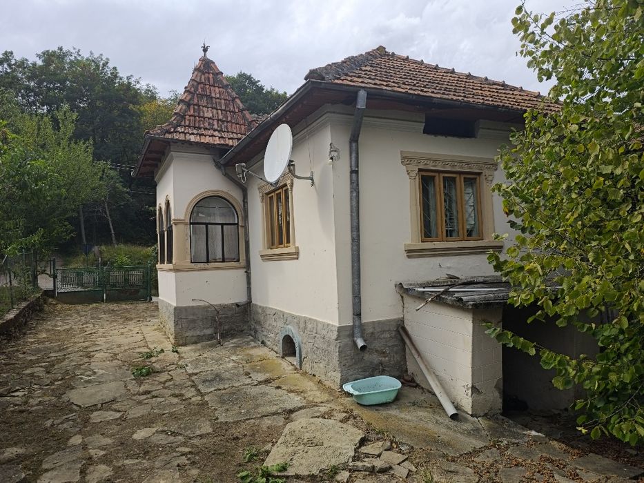 Casă de vânzare cu teren – Malu cu Flori, Dâmbovița | negociabil
