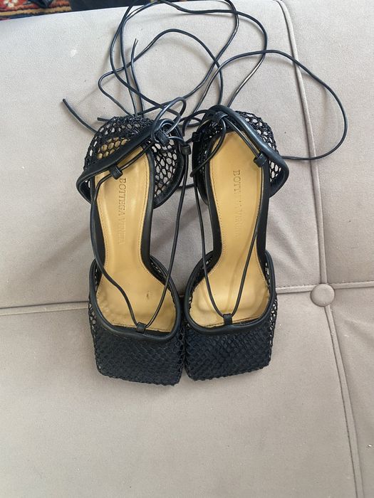 Несколько пар летних обувей