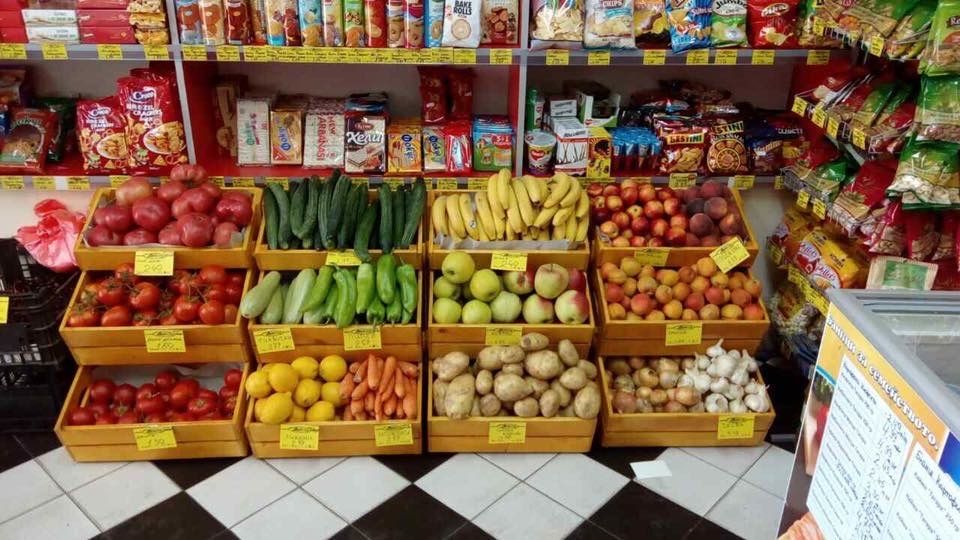 стъпаловиден дървен стелаж за плод и зеленчук