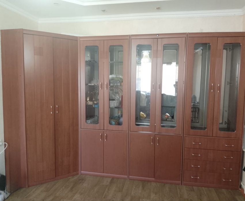 Продается мебельная стенка угловая