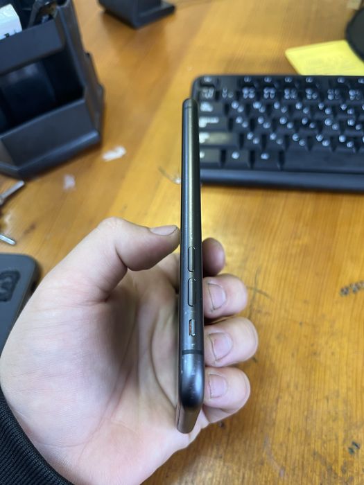 Продам Iphone 11