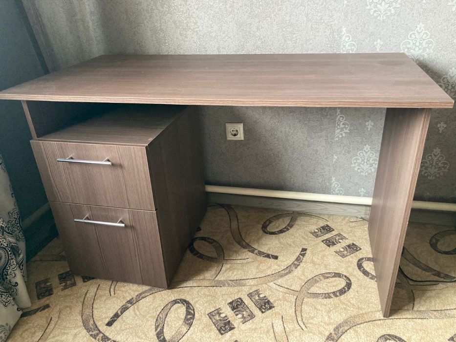 Столик письменный