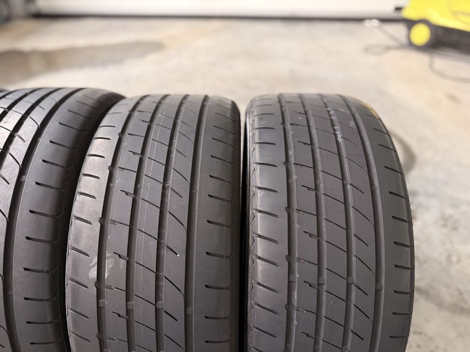 ПОЧТИ НОВИ летни гуми 245/40/19 ДОТ:21 LASSA