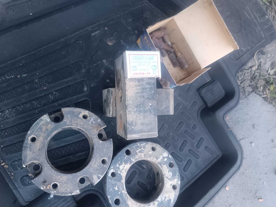 Продам проставки toyota tundra