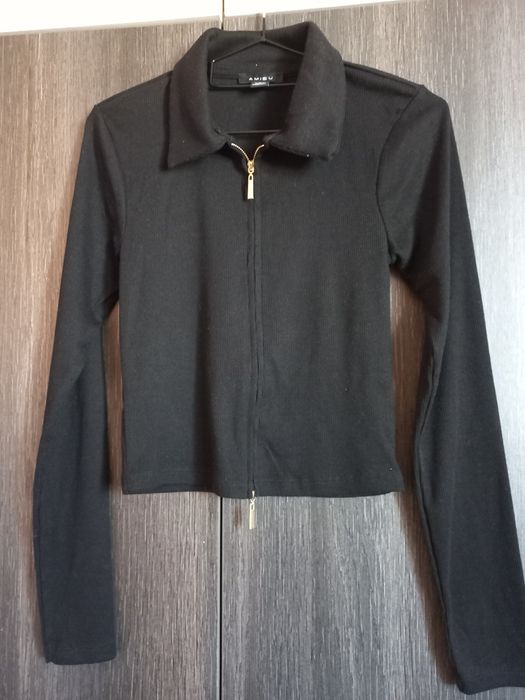 Къса Блуза с цип в черен цвят