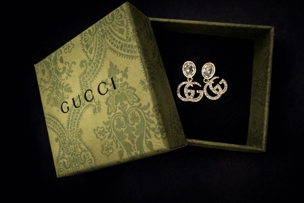 Cercei Gucci-cutie si sacosa cadou