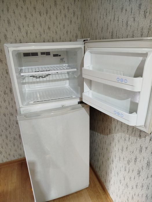 Продам холодильник б/у LG