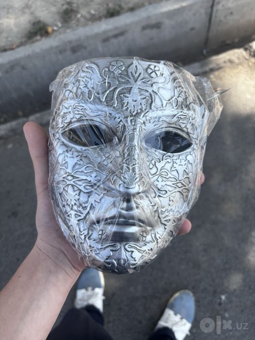 Niqob baldwin, маска короля Болдуин