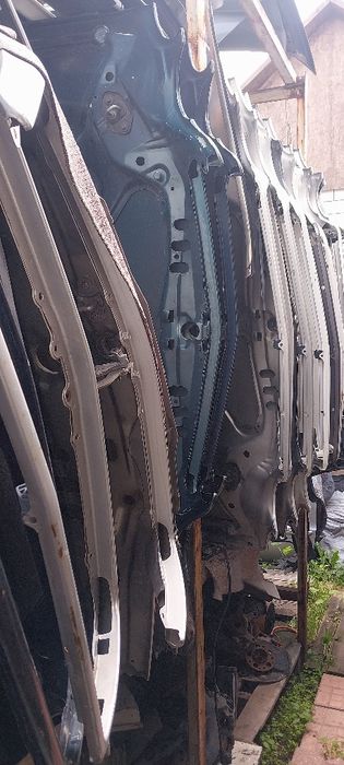 Продам на мерседесы кузовные зачясти  .