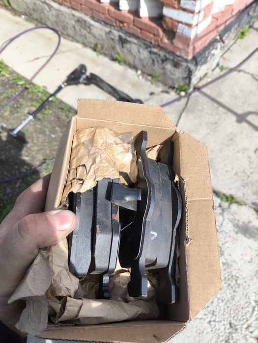 Продам запчасти на Mazda Tribute