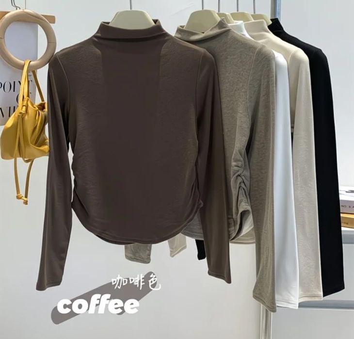 В наличии одежды размер 42-44