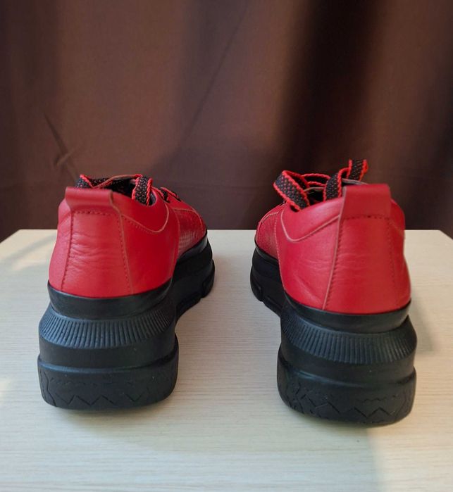 Обуквки от кожа и велур