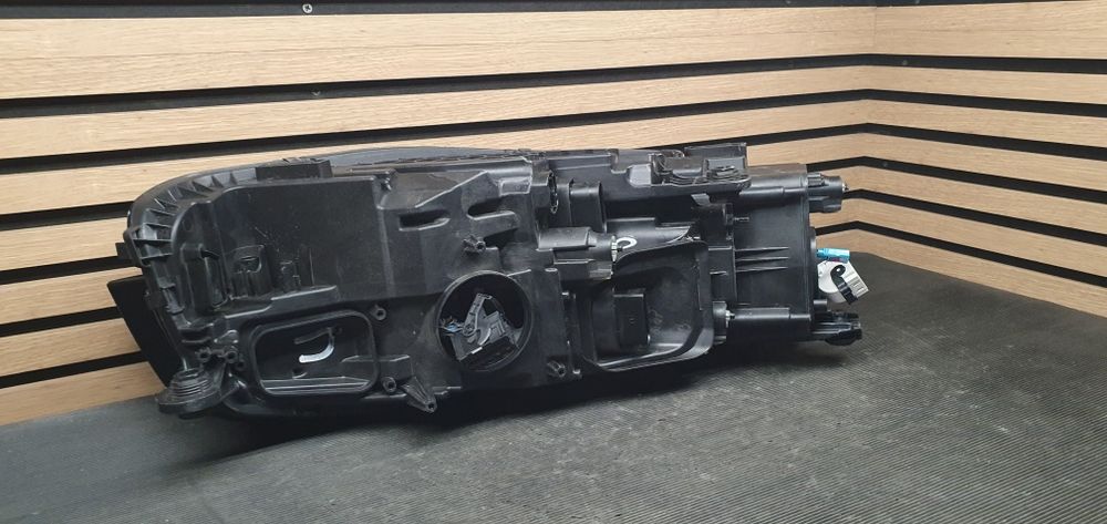 Vw Touareg 3 III 761 lift far stanga full led matrix facelift