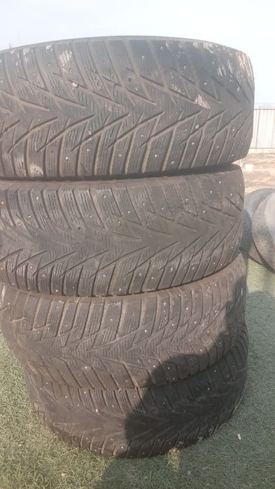 Продам шины  срочно