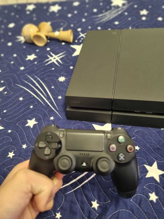 Vand ps 4 într-o stare foarte bună