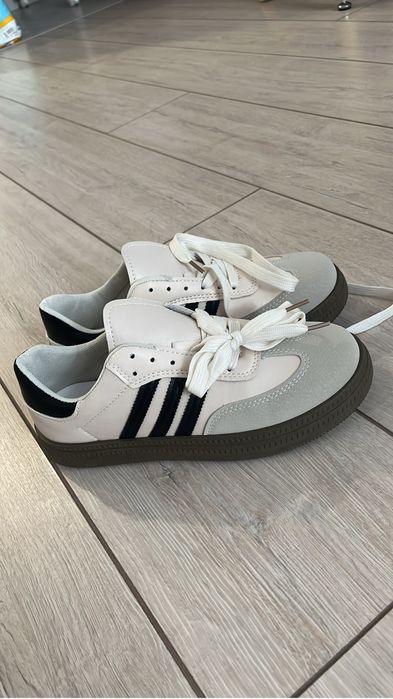 Совершенно новые кеды