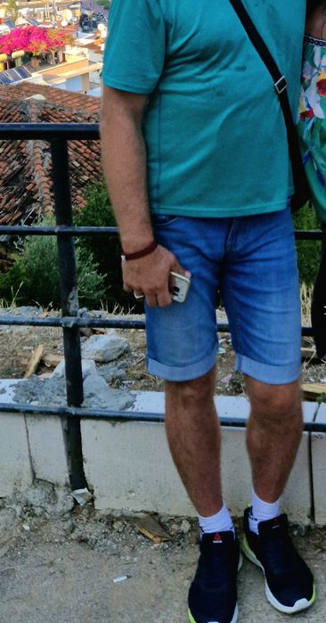 Продам мужские джинсовые шорты