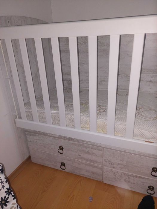 Детска кошара много запазена