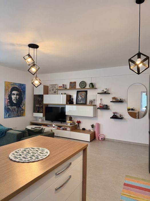 Inchiriez apartament