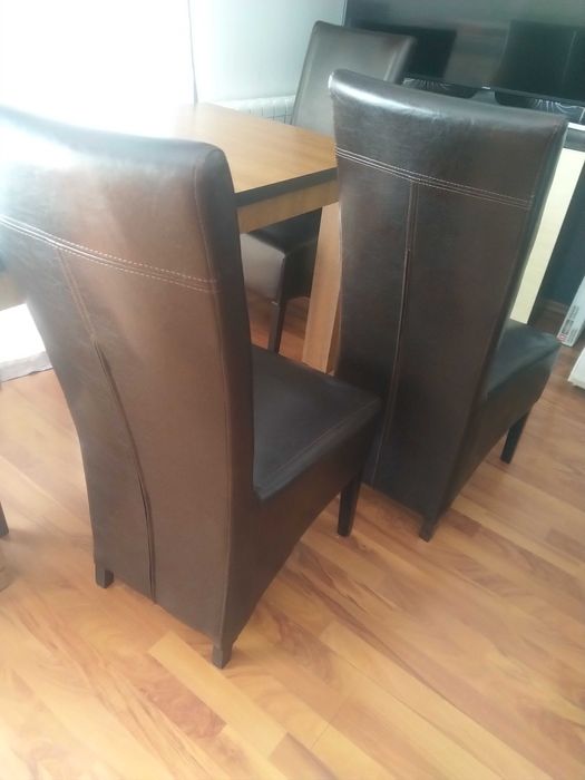 Vând masă living,sufragerie-bucătărie cu 4 sau 6 scaune