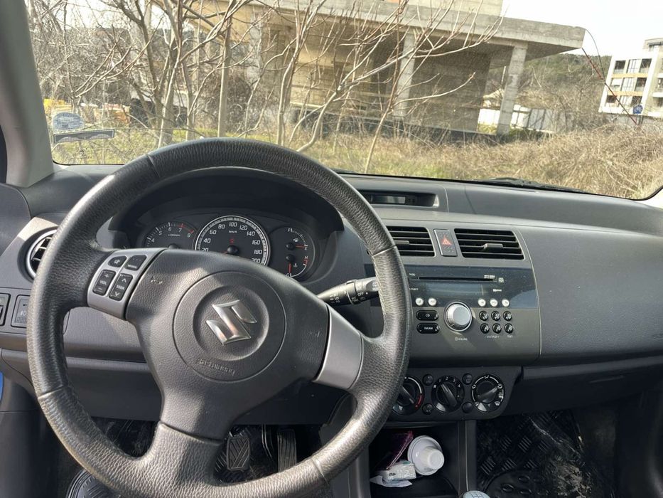 Продавам Кола  Suzuki swift