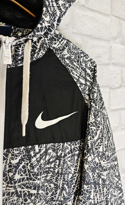 NIKE Оригинално дамско тънко яке с качулка размер М