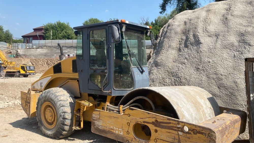 каток 16 тон уплотнение грунта