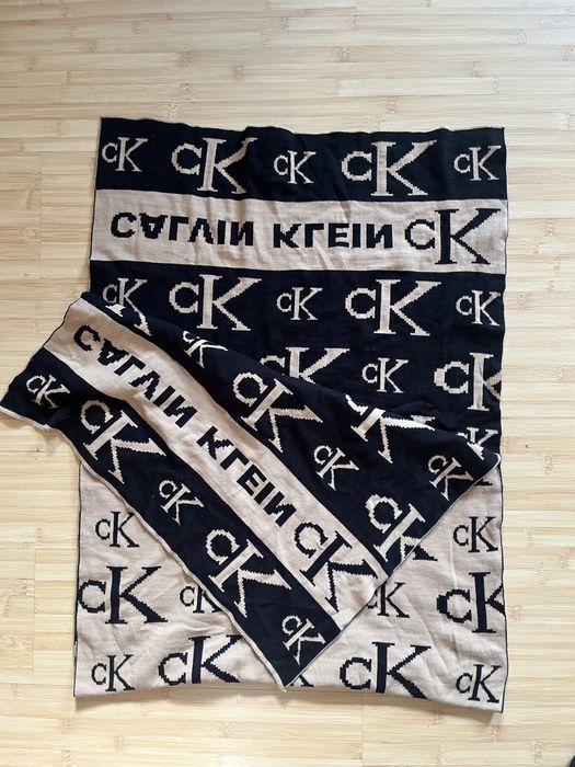 Fular Calvin Klein , autentic , impecabil