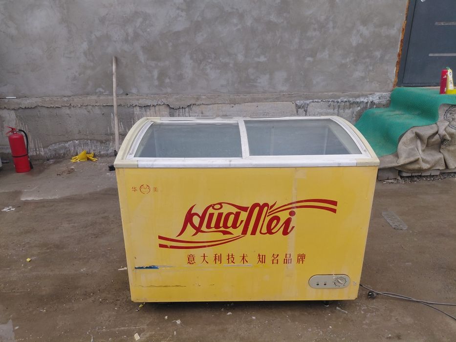 Морозильник 220 литр хорошо работает Доставка есть