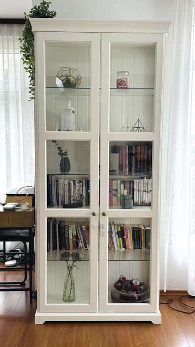 Vitrină ikea lemn masiv si sticla