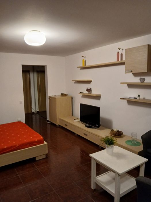 Închiriez garsoniera P-ța Progresul