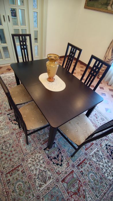 Стол раздвижной со стульями