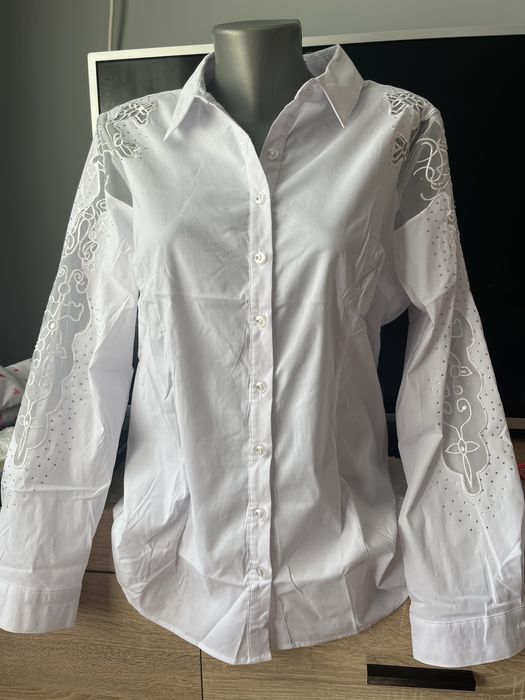 Дамска бяла риза с дантела