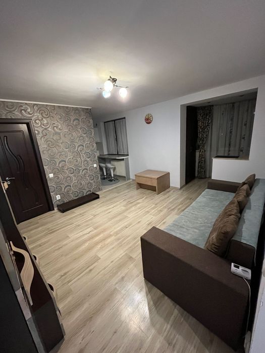 Închiriez apartament pe bulevardul Mihai Viteazul