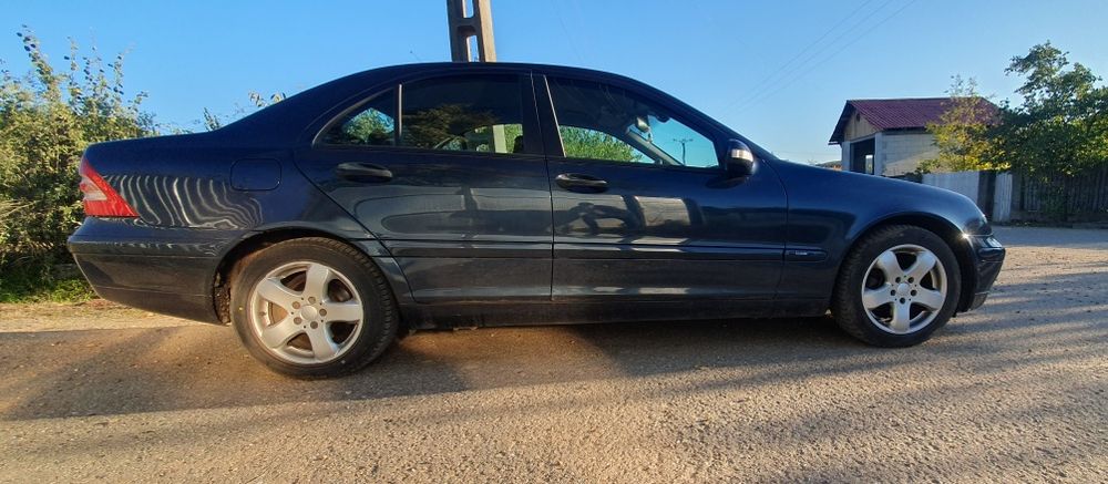 Mercedes C class w203 C220 146cp