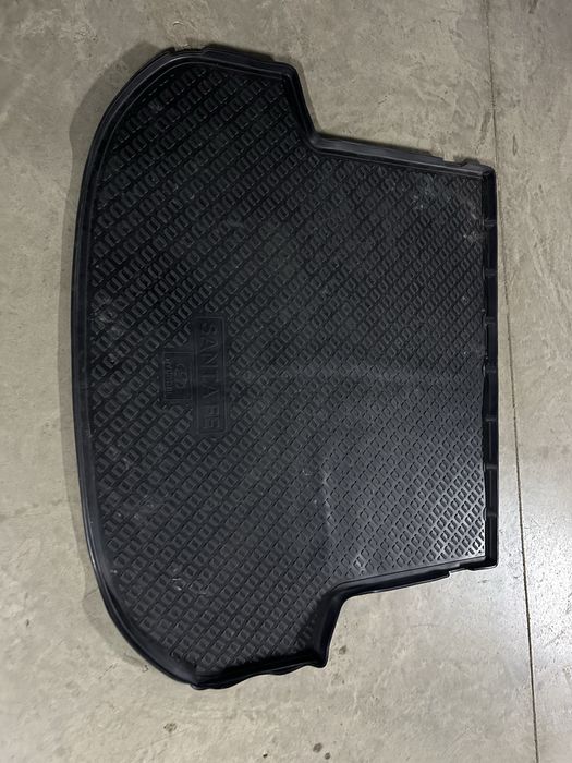 Полик для багажника СантаФе оригинал