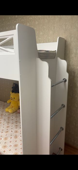 Двухъярусная кровать