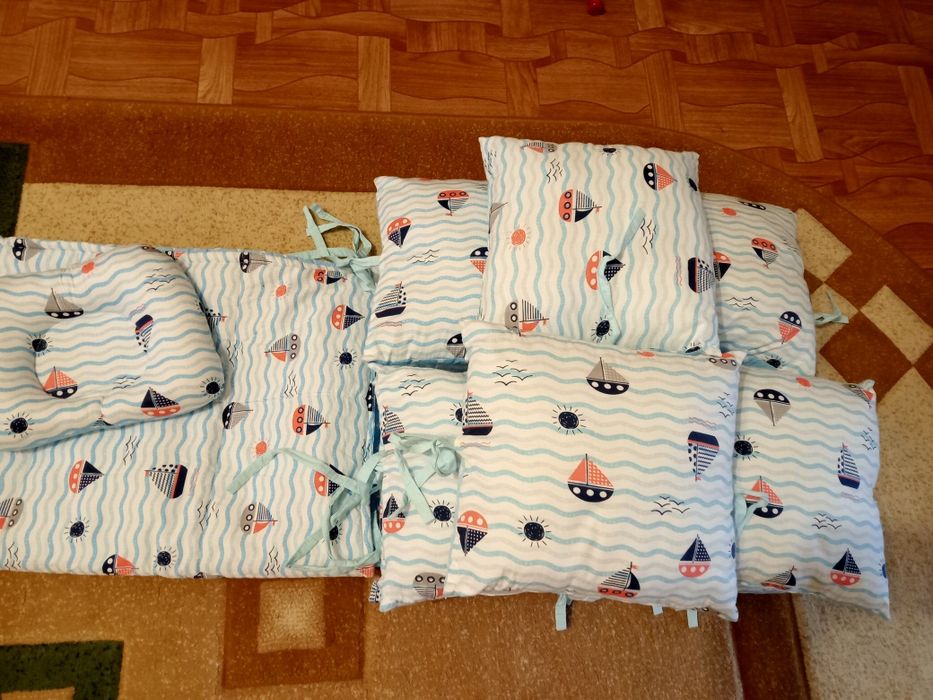 Продам набор в кроватку