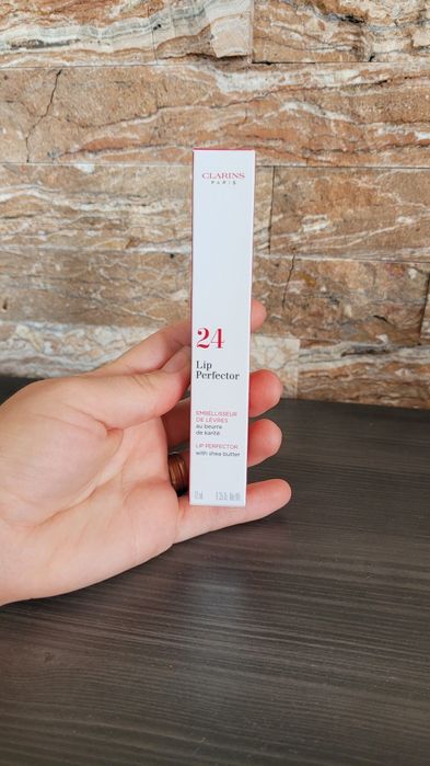 Clarins Lip Perfector lip gloss cu sclipici 24 Fuchsia Glow