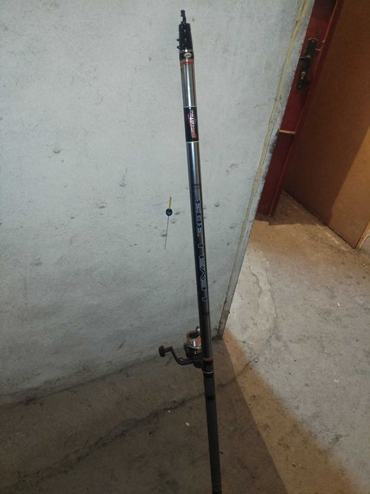 Продавам въдица.