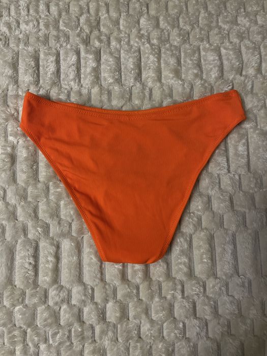 Продам новый купальник с 2 вариантами плавок