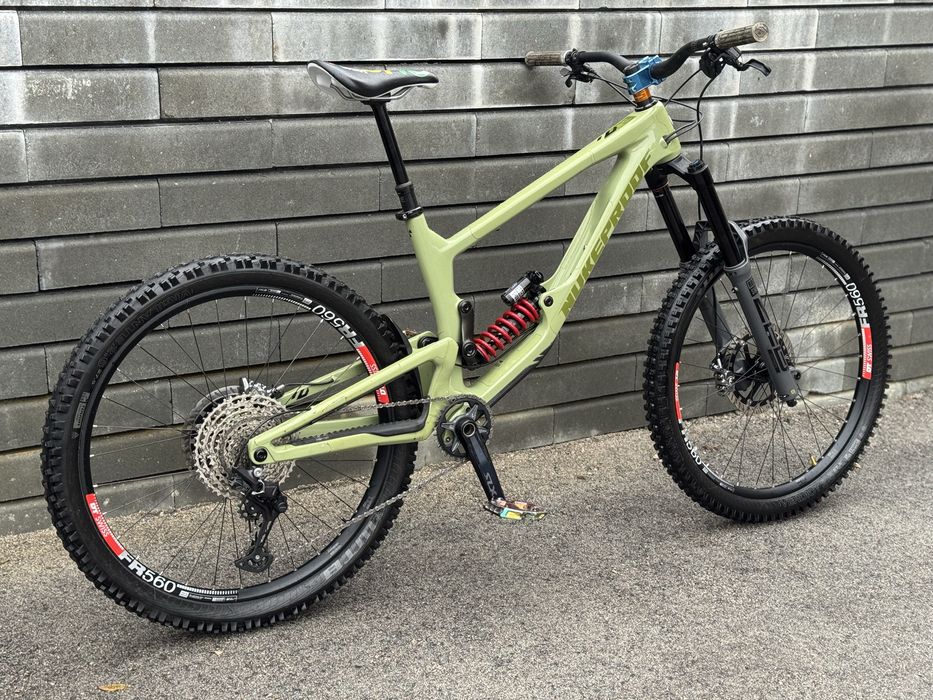 Планински карбонов велосипед NUKEPROOF GIGA 275c ( L размер)