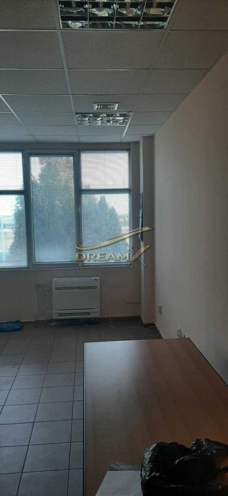 Офис в Южен! 7838607