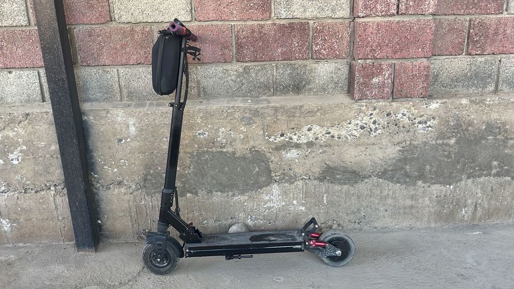 Электросамокат kuquay x1 срочно!!