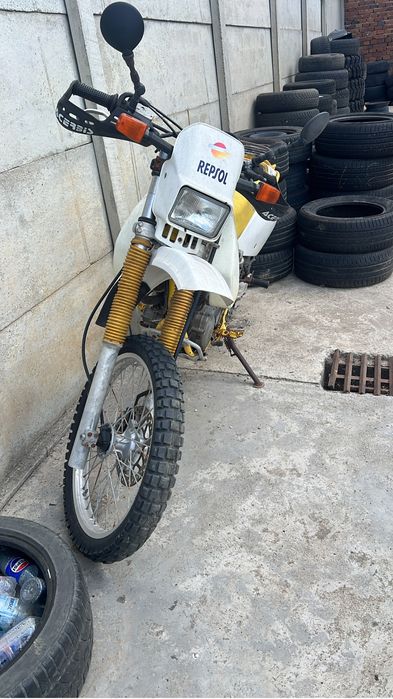 Vând Suzuki dr350