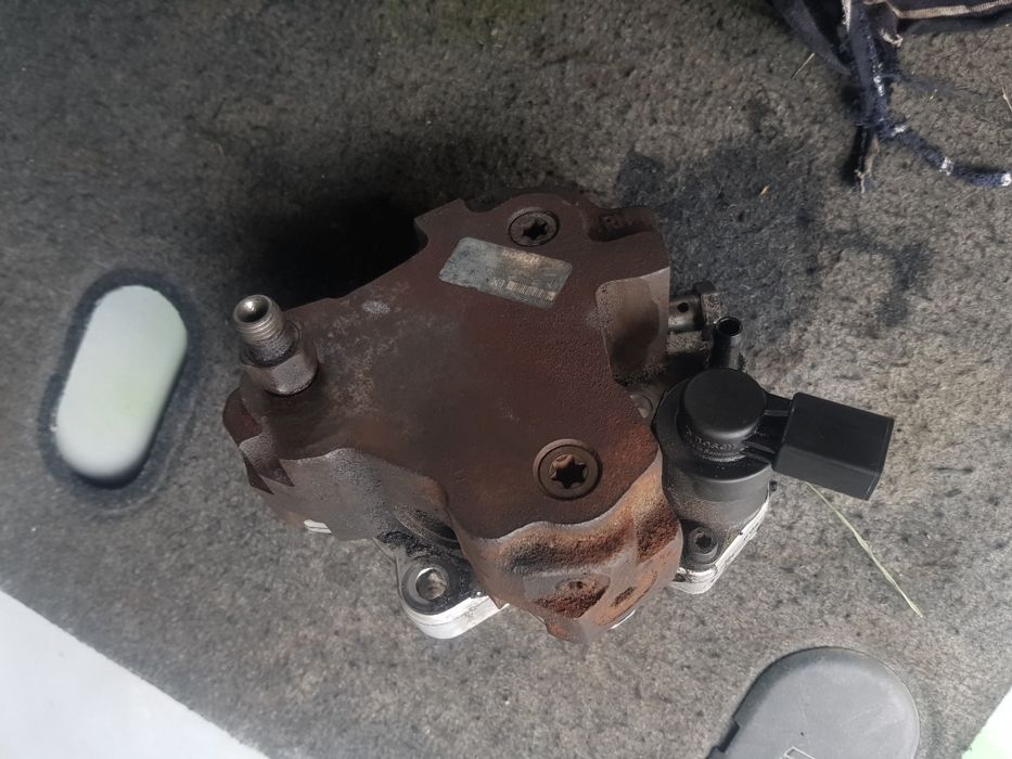 Pompa injectie inalte motorina bmw e90 e91 e81 e87 seria 3 seria 1 163